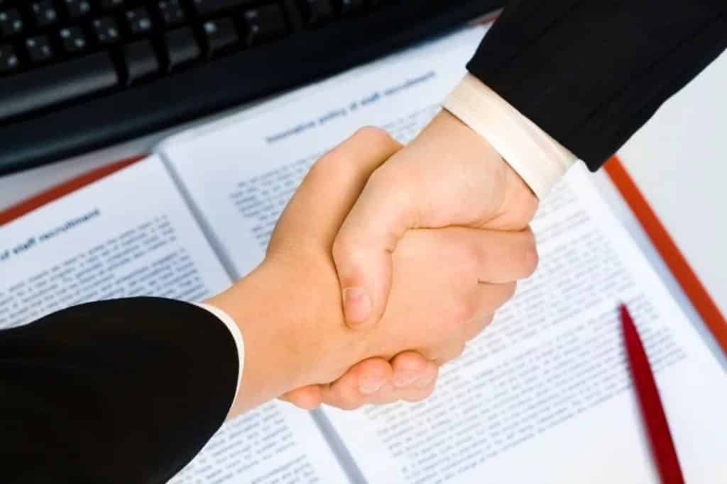 Góp vốn bằng cổ phần có bảo lãnh hay ưu đãi gì không?