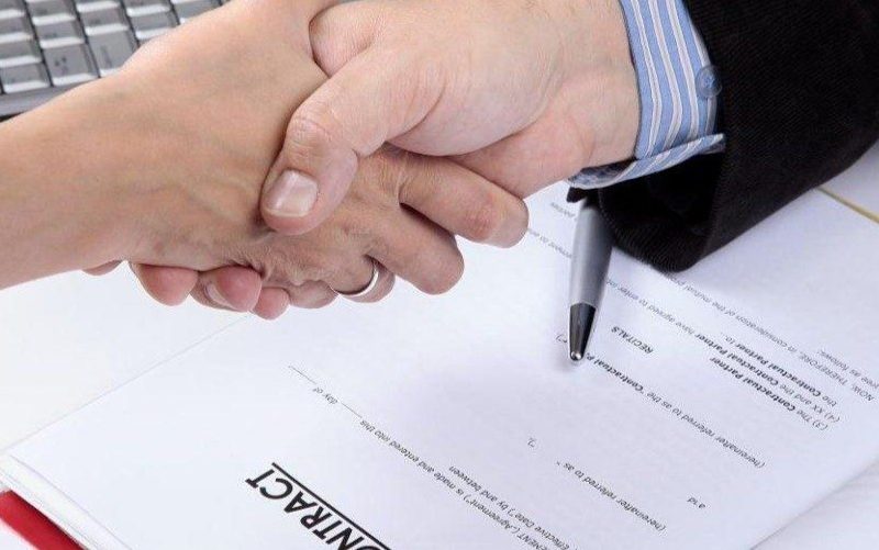 Ký hợp đồng dịch vụ với công ty nước ngoài