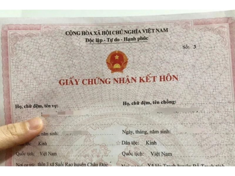 Giấy tờ cần chuẩn bị để xin trích lục kết hôn? 